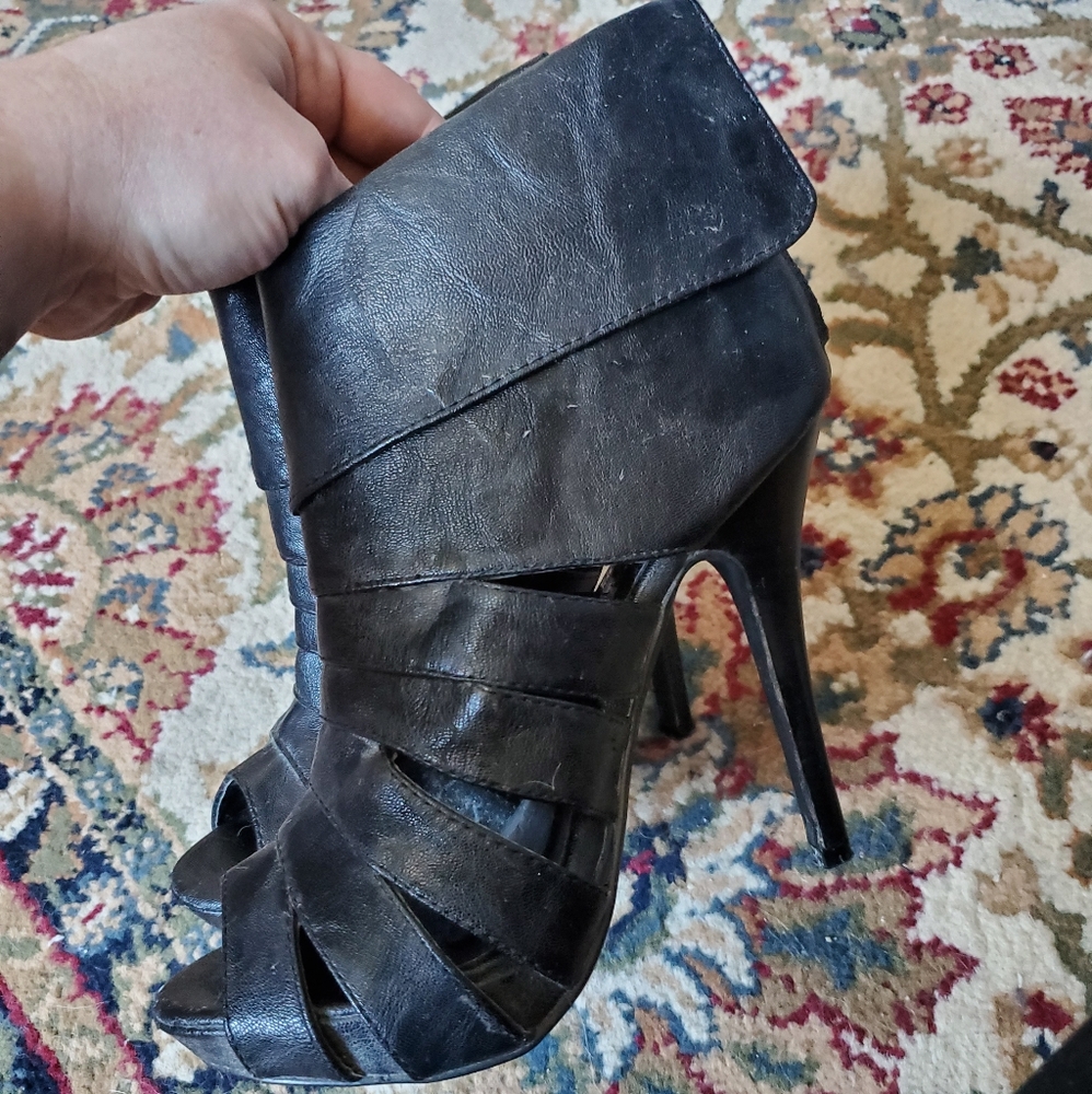 Liliana heels